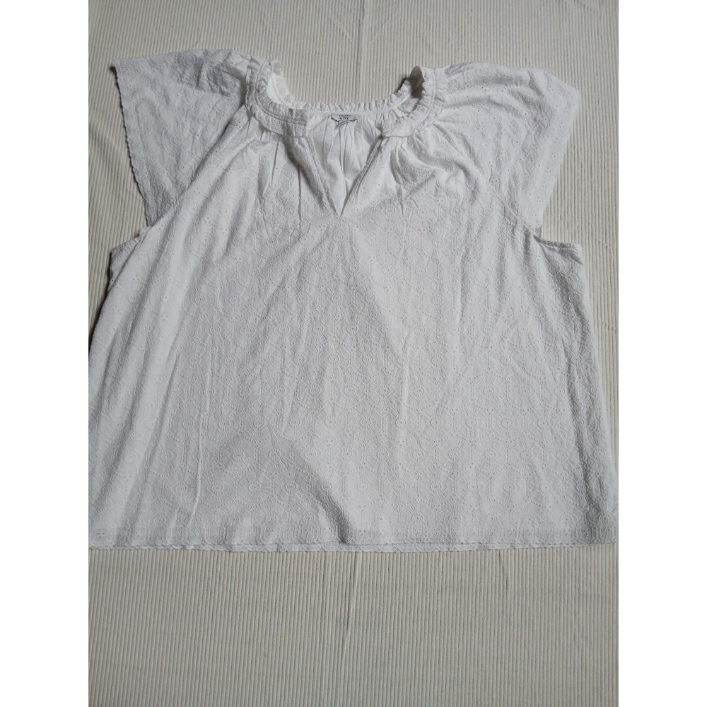 Crown & Ivy White Cotton Eyelet Flutter Sleeve V-Neck Top Plus Size 3X